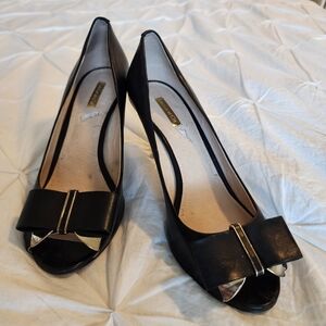 Louise et Cie Black and Gold Peep Toe Pumps 11/41